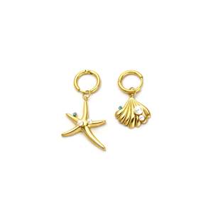 Boucles d'oreilles pendantes tendance en acier inoxydable 316L plaqué or PVD, motif étoile de mer et coquillage avec perles et pierre bleue - Product Image 1