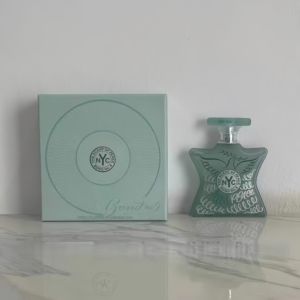 La fragancia popular Bond No. 9 EDP 100ml, amada por hombres y mujeres jóvenes en los Estados Unidos, está disponible para venta al por mayor. - Product Image 5