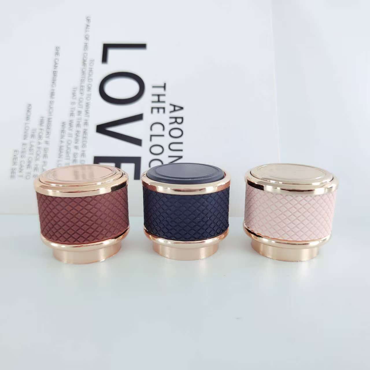 Customized Luxury Perfume Bottle Cap with Collar High Quality Gold Plastic Caps Fea 15 Perfume Seal Cover Bottle Caps for Bottle