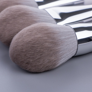 Brosse à barbe à poils blancs de style cosmétique japonais de Yiwu, manche gris pour hommes, ensemble de pinceaux de maquillage mignons, emballage en boîte - Product Image 4