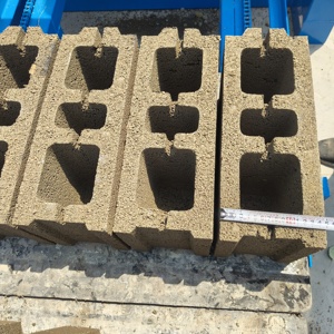 Machine automatique <span class=keywords><strong>de</strong></span> fabrication <span class=keywords><strong>de</strong></span> blocs <span class=keywords><strong>de</strong></span> béton QT4-<span class=keywords><strong>25</strong></span>, machine à fabriquer des briques creuses, <span class=keywords><strong>prix</strong></span> d'usine sur le marché africain - Product Image 3