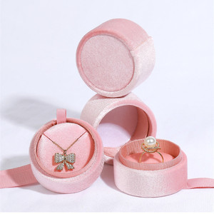Boîte à bijoux de luxe avec ruban, pendentif papillon, organisateur de bagues, boîte à bijoux ronde en velours - Product Image 1