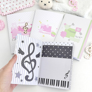 Diario/Quaderno A6 Clover House Strawberry in Stile Instagram con Pagine Fisse per Collage - Regalo di Grande Valore per Negozi di Cancelleria - Product Image 3