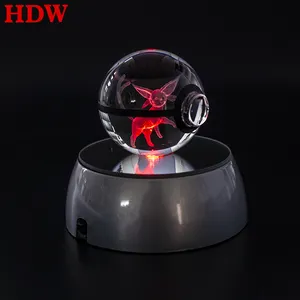 Soporte de bola mágica de cristal transparente LED de 50mm al por mayor con modelo de regalo o recuerdo de Anime grabado con láser para niños