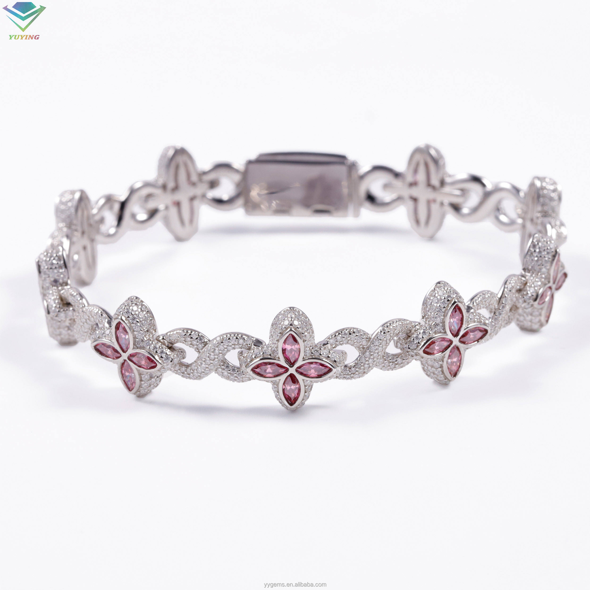 White-pink moissanite clover bracelet