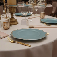 Assiette de présentation exclusive en plastique PP de 13 pouces, motif végétal fait main, bord doré, turquoise, pour dîner, mariage, fête, vente en gros