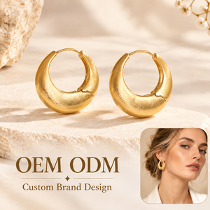 ต่างหูห่วงสแตนเลสชุบทองแบบมินิมอลสำหรับผู้หญิง ขายส่งแบบ OEM ODM - Product Image 1