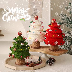 DAMAI Adorno de Mesa de Árbol de Navidad Mini Hecho a Mano de Ganchillo, Decoración de Escritorio Tejida con Dijes de Resina de Papá Noel, Verde Blanco Rojo - Product Image 1
