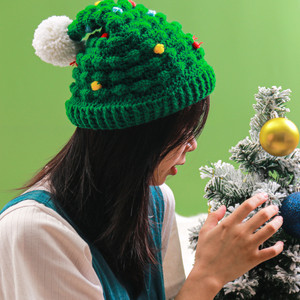 Nouveauté 2025 – Bonnets tricotés de Noël pour le festival d'hiver, avec pompon et motif décoratif Père Noël, parfaits pour les fêtes - Product Image 3