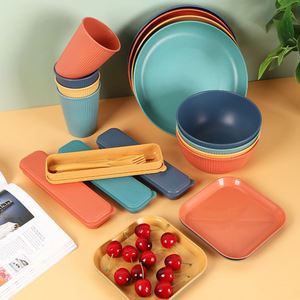 Ensemble de 32 pièces de vaisselle en paille de blé, portable et durable, comprenant couteaux, fourchettes, cuillères, tasses, bols et assiettes recyclés RPET - Product Image 3