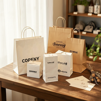 Sac cadeau en papier kraft mignon de style dessin animé avec poignée en corde de coton, fermeture magnétique, impression numérique, matériaux recyclés pour la fête prénatale