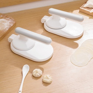เครื่องมือทำเกี๊ยวแบบแมนนวลพร้อมอุปกรณ์สำหรับห่อเกี๊ยวพลาสติก - Product Image 4