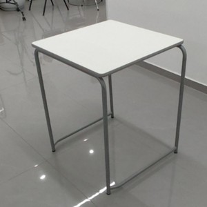 Bureau d'étudiant, table carrée 60x60x75,5 cm, plateau en plastique, mobilier scolaire durable, design minimaliste - Product Image 3