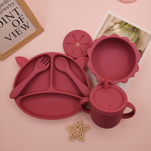 Prodotti per lo Svezzamento dei Bambini, Set di Stoviglie in Silicone con Piatto, Ciotola, Cucchiaio e Forchetta, Set per l'Alimentazione dei Neonati e Bambini - Product Image 4