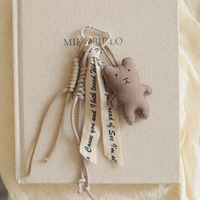 Nouveau porte-clés ours en tissu marron pour l'automne et l'hiver, pendentif de sac en peluche doux et moelleux en forme de cœur
