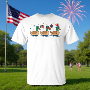 T-shirt Patriotic Ducks con bandiera degli Stati Uniti per il 4 luglio - Product Image 3