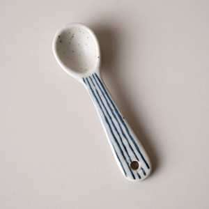Cuillères à dessert et à soupe en céramique bleu et blanc peintes à la main, petite taille pour usage domestique, design créatif et unique - Product Image 6