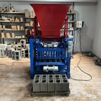 Machine de fabrication de blocs de ciment pleins/creux à haute efficacité 4-35A pour le Kenya, vente chaude