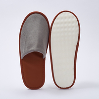 Pantoufles d'hôtel jetables en toile de coton personnalisées OEM pour femmes |   Doux et confortable |   Durable |   Hôtel, compagnie aérienne, spa |   Directement de l'usine