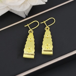 Boucles d'oreilles pendantes géométriques plaquées or 24 carats JXX Fashion, vente en gros personnalisée, laiton de haute qualité, charme vintage classique, unisexe - Product Image 3