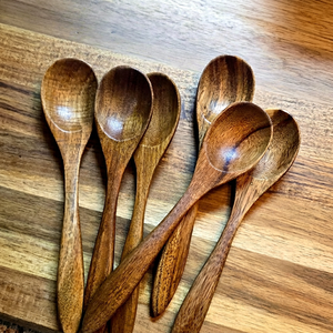 Ensemble de cuillères en bois naturel 1 pièce, ustensiles de cuisine faits à la main SOFIYA CRAFT, lavables au lave-vaisselle, lavage à la main uniquement - Product Image 1