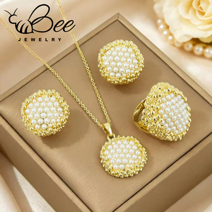 Ensemble de bijoux vintage chic plaqué or 14 carats avec perles blanches, collier, boucles d'oreilles et bagues en cuivre pour femme - Product Image 6