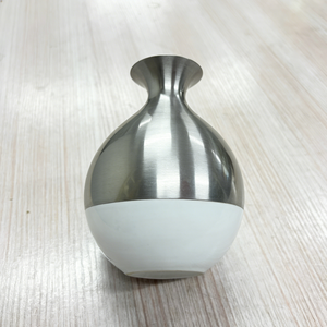 Jarrón de Mármol y Oro de Lujo - Decoración Moderna con Acabado Manual, Mecanizado CNC, Certificado ISO9001, para Decoración del Hogar y Eventos - Product Image 3