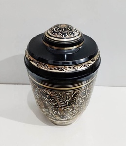 โกศบรรจุอัฐิทองเหลืองคุณภาพสูงสไตล์ยุโรป สีดำทองสลักลาย ขนาด 11x7.4 นิ้ว สำหรับบรรจุอัฐิมนุษย์ ขนาดผู้ใหญ่ - Product Image 2