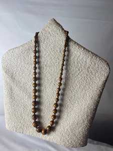 Colliers en bois faits à la main, confectionnés à partir de perles de bois naturel lisses, conçus pour un usage décontracté, ethnique et quotidien - Product Image 2