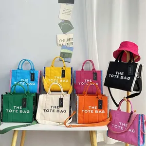 2024 ฤดูร้อนกระเป๋าเงินและกระเป๋าถือกระเป๋าสะพายข้างผู้หญิงสีชมพู Tote กระเป๋าที่กําหนดเองพิมพ์โลโก้