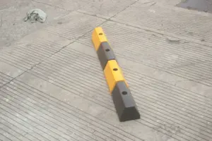 Siyah ve sarı bulucu çarpışma takoz park Curbs 1M uzun kauçuk araba tekerlek durdurucu