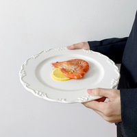 Assiettes de présentation en céramique blanche gaufrée avec bordure ornée, assiettes rondes pour le service du dîner, pour mariage, banquet, fête à domicile