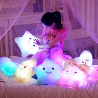 Oreiller lumineux en forme d'étoile à cinq branches, peluche lumineuse, jouet pour enfants, lumière nocturne en forme d'étoile scintillante, oreiller doux en peluche