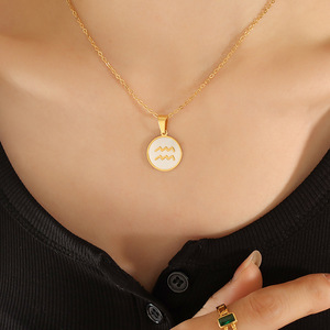 Ciondolo Vintage Francese Placcato Oro 18K con Segno Zodiacale in Acciaio Inossidabile per Donna - Product Image 1