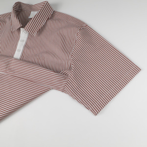 Nuova Collezione: Polo da <span class=keywords><strong>Uomo</strong></span> <span class=keywords><strong>a</strong></span> Maniche Corte con <span class=keywords><strong>Righe</strong></span> Verticali Marroni e Bianche e Ricamo Rosso, Vestibilità Comoda per Uso Quotidiano e Casual - Product Image 4