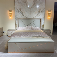 Lit King Size Luxe Design Moderne en Bois et Cuir, Ensemble 6 Pièces avec Cadre en Bois Blanc, Grand ou Petit Modèle, Meubles de Chambre en MDF pour la Maison