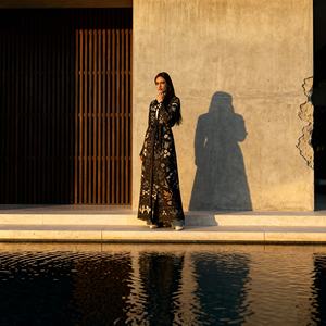 Abaya en polyester plissé de luxe pour femmes musulmanes, robe de soirée élégante sur mesure, fournisseur en gros - Product Image 4