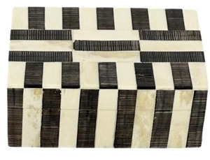 Caja de cuerno ecológica para guardar joyas, estuche de regalo decorativo hecho a mano con diseño tradicional disponible a precio de mayoreo. - Product Image 3