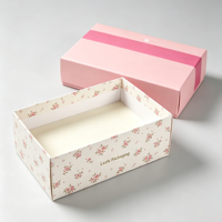 Boîte rigide de luxe personnalisée avec couvercle et base rouges pour vêtements et foulards