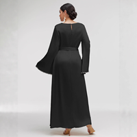 Robe longue maxi élégante en polyester uni avec ceinture à nouer à la taille, manches longues évasées et bordure de perles pour femme, style Abaya Kaftan musulman