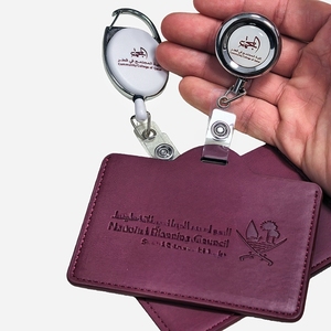 Cordón Porta Tarjetas de Alta Calidad de <span class=keywords><strong>Qatar</strong></span>, de Cuero Granate, con Gancho para Llavero, para Profesores y Personal, de Poliéster - Product Image 4
