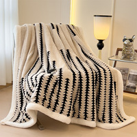 Couverture Jacquard Premium Toutes Saisons, Douce et Antistatique en Polyester, pour Chambre, Hôtel, Usine, Vente en Gros, OEM, Personnalisable