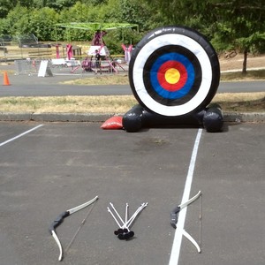 Juego de Tiro con Arco Inflable Comercial con Objetivo de Aro y Arco y Flechas para Alquiler en Eventos - Product Image 4