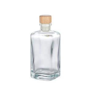 Bouteilles en verre transparentes carrées les plus vendues de 100 ml, 375 ml, 500 ml pour la <span class=keywords><strong>vodka</strong></span>, le whisky et le brandy avec bouchons en liège. - Product Image 1