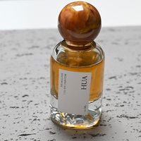 Flacon de Parfum de Luxe en Verre Rond 50 ml avec Bouchon en Marbre et Fond Montagne, Bouteille Unique
