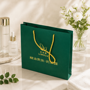 Bolsa de Papel de Lujo Verde con Asa de Cuerda Dorada, Papel Artístico con Laterales Reforzados, Empaque Cosmético, Logotipo Personalizado, Estampado Dorado - Product Image 5