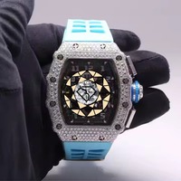 Montre de sport de luxe simple avec bracelet en caoutchouc silicone bleu, boîtier polygonal serti de diamants de laboratoire, verre saphir, mouvement à quartz analogique