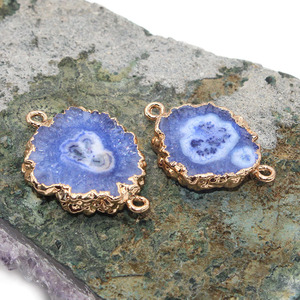 Pendentifs en <span class=keywords><strong>pierre</strong></span> naturelle BASQUESUN, 9 couleurs, bord irrégulier plaqué or, charmes en agate cristalline pour la fabrication de bijoux, collier DIY - Product Image 4