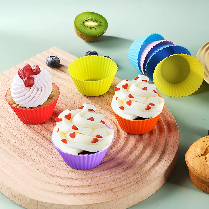 Vente en gros de moules d'outils de cuisson en silicone moules à gâteau gratuits pièces dans le jeu de moules à muffins ronds multicolores moule à gâteau de cuisson