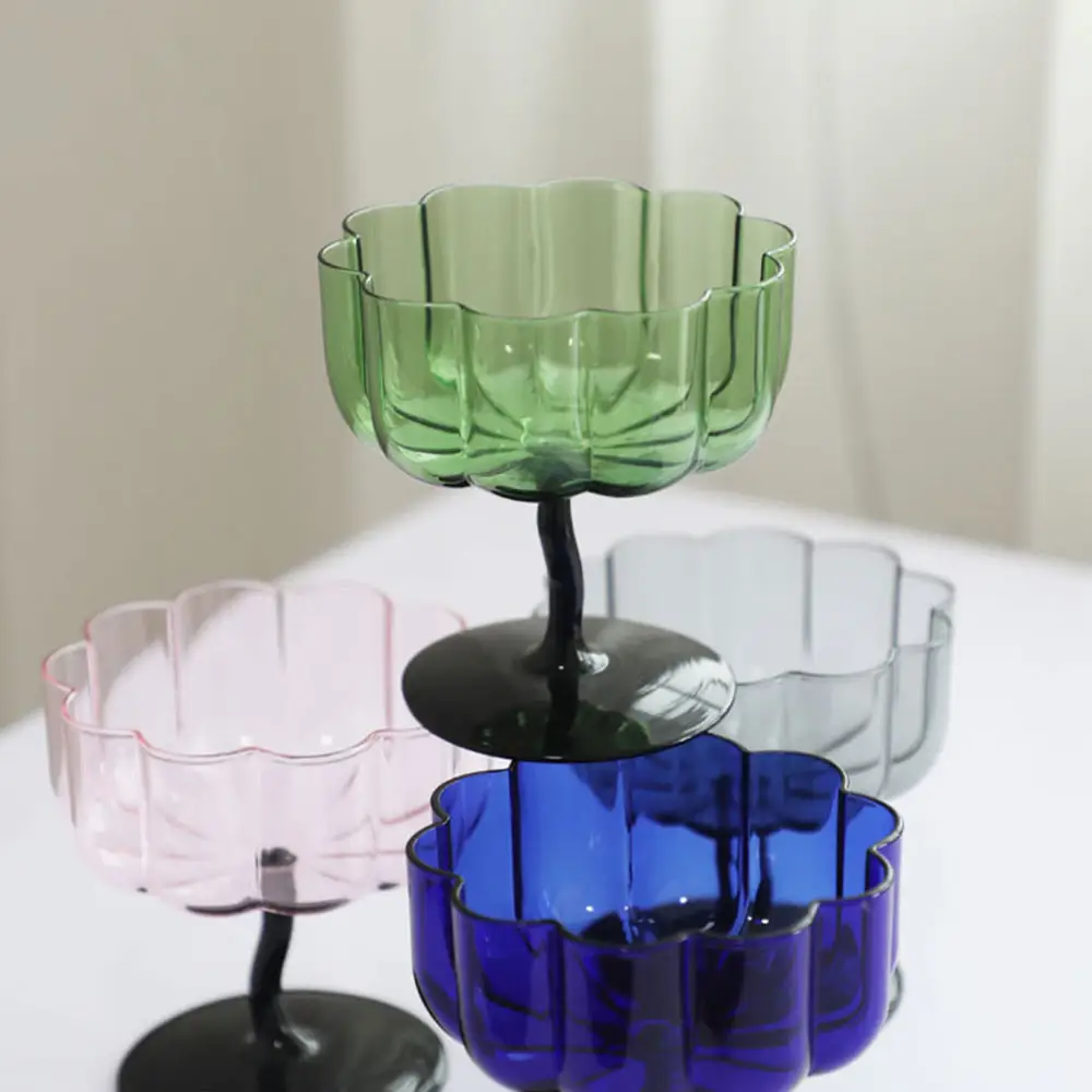 Coupe en verre à vin en forme de fleur pour cocktail, martini, verre à vin boissons gobelet en verre coloré avec tige courbée pour bar et fête